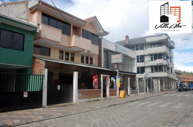 CASA AMPLIA + LOCAL COMERCIAL EN DELEG. — foto 1