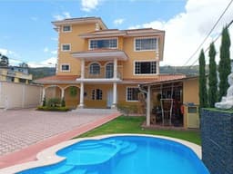 HERMOSA CASA-QUINTA EN EL VALLE DE LOS CHILLOS  CON 600 M² DE CONSTRUCCIÓN Y 1.300 M² DE PATIO