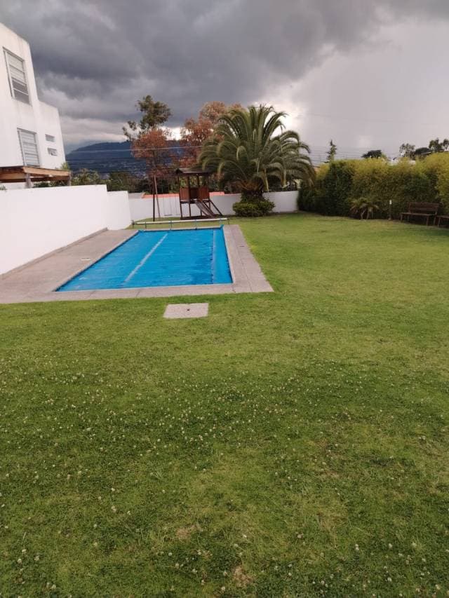 CASA EN VENTA EN CONJUNTO PRIVADO EN TUMBACO — foto 3