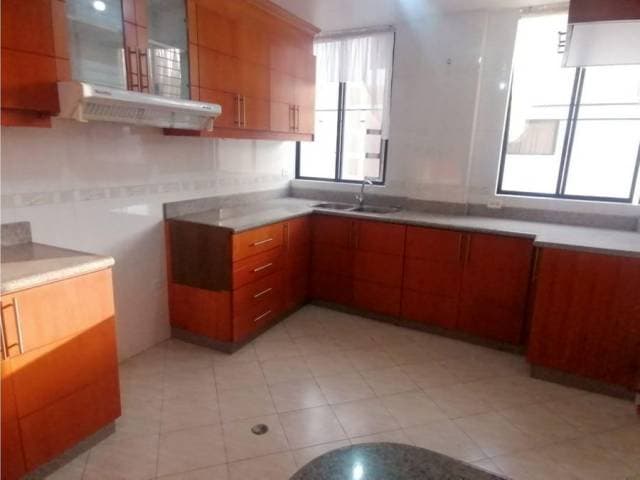 Amplio Inmueble en El Condado 190.85 m² de Espacio Acogedor — foto 6