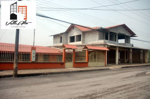 CASA RENTERA AMPLIA EN MACAS, CERCA DEL CENTRO.