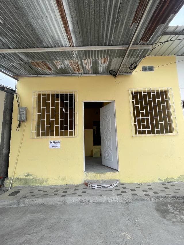 SE ALQUILA CÓMODO DEPARTAMENTO