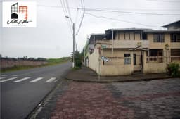 CASA TOTALMENTE RENTERA FRENTE AL AEROPUERTO.