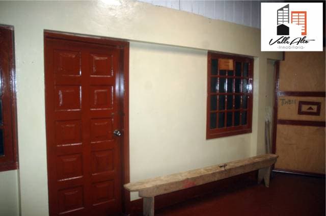 CASA TOTALMENTE RENTERA FRENTE AL AEROPUERTO. — foto 13