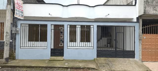 Casa en Venta en la Urbanización “Sueño de Bolívar” (vía a Quinindé km 2, margen derecho)
