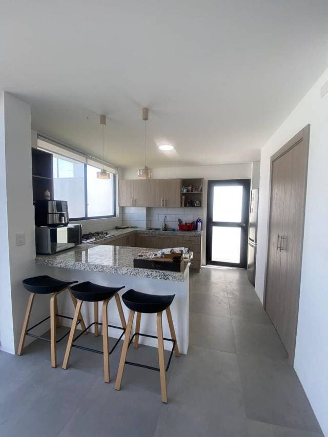 Alquilo casa amoblada Vía Samborondón Urb La Costa — foto 3