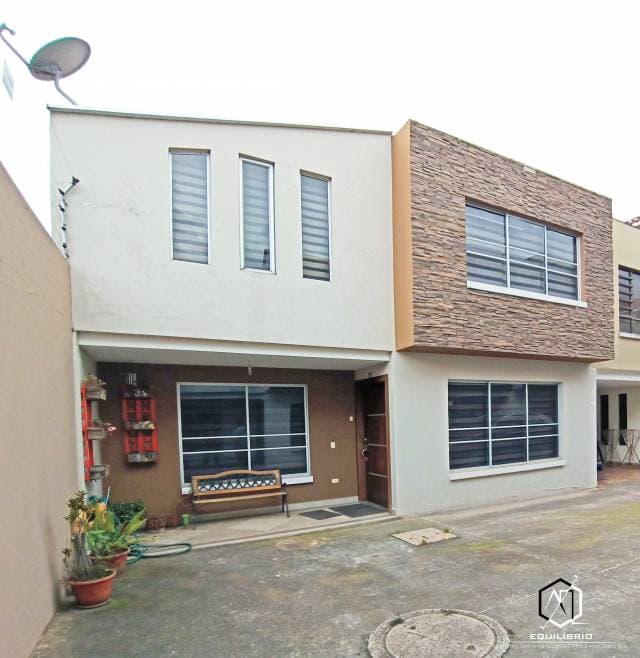 Casa Amoblada en Alquiler Ordoñez Lasso Cuenca Ecuador — foto 1