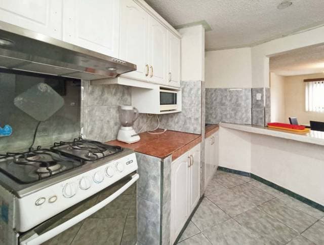 Departamento Amoblado en Alquiler Paurcarbamba Cuenca Ecuador — foto 1