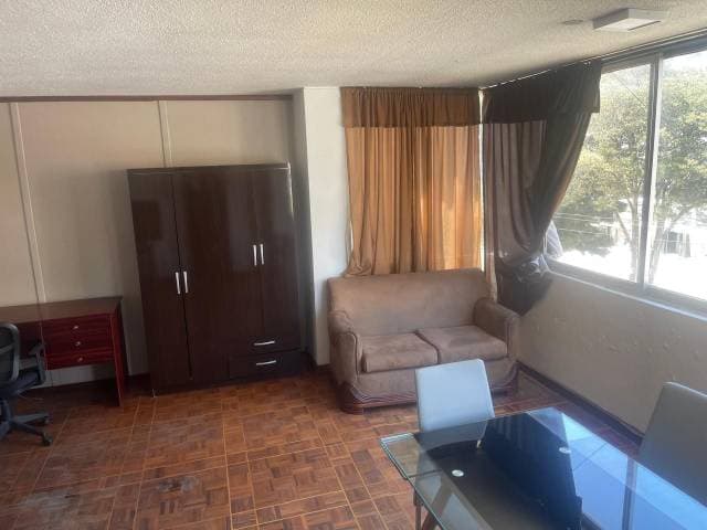 Cómoda amoblada, habitación, alquiler, diagonal Alianza Francesa. — foto 1