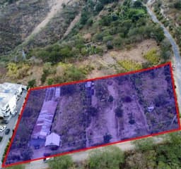 Empieza el 2026 con una oportunidad irresistible con un terreno de 5.548 metros, ubicada en San Pedro del valle, sector Nayon, en la vía principal.