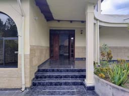 Aprovecha esta oportunidad!!! Vendo propiedad de 1000 M2 de terreno y 526 metros de construcción cerca al Supermaxi de San Gabriel y nuevo Centro Comercial Villa Nueva donde estará el Coral. Ideal par