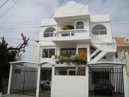 OPORTUNIDAD!!! POR VIAJE! INMOBILIARIA ALARCÓN VENDE PRECIOSA CASA CON 3 DEPARTAMENTOS SECTOR UMIÑA MANTA ECUADOR