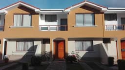 TUMBACO, ARRIENDO ACOGEDORA CASA AMOBLADA DENTRO DE UN CONJUNTO