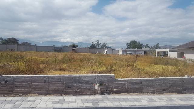Terreno de venta en Puembo — foto 1