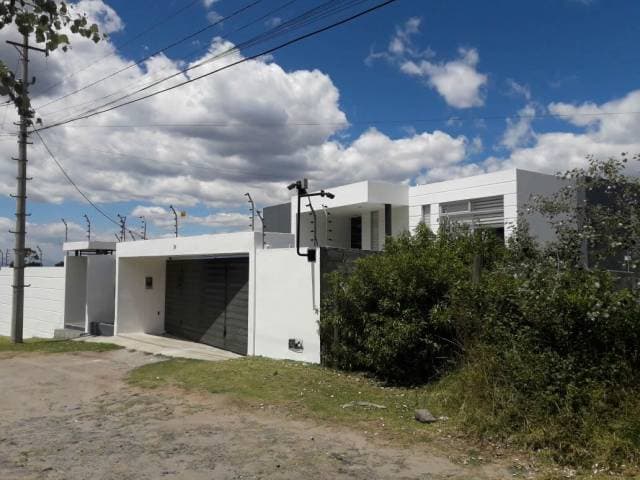 CASA DE LUJO EN CUMBAYA  . 740.000  NEGOCIABLES — foto 4