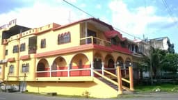 casa de tres plantas esquinera area 400 mt ideal hostal