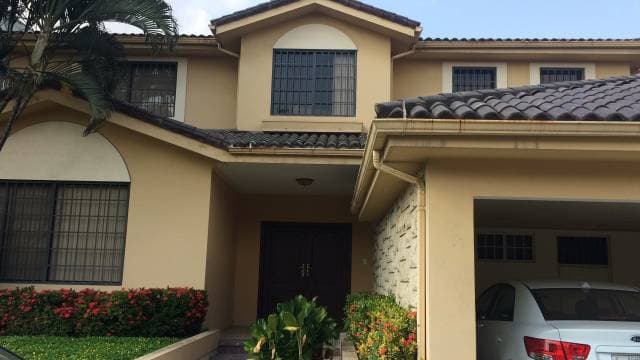 vendo casa en urb rio grande — foto 1