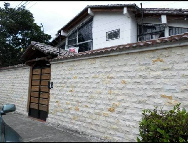 HERMOSA CASA UBICADA EN EL VALLE DE LOS CHILLOS SECTOR CAPELO — foto 1