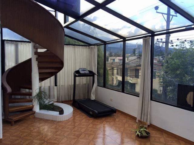 CASA DE 4 DORMITORIOS Y DOS PLANTAS — foto 4