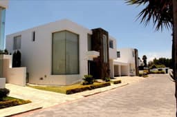 Casa de venta en la exclusiva Urb. La Viña en Tumbaco