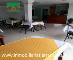 VENDO CASA CON GRANDES ESPACIOS EN OTAVALO