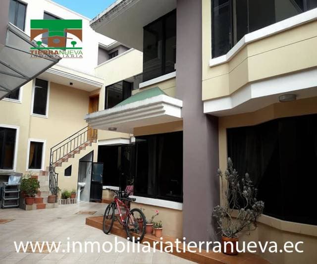 VENDO CASA CON GRANDES ESPACIOS EN OTAVALO — foto 2