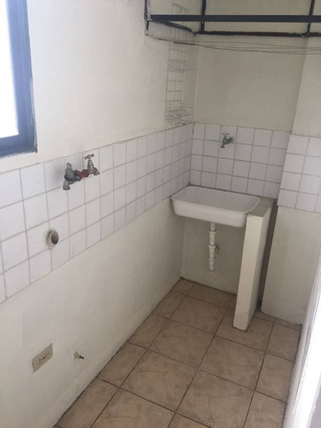 Alquilo departamento comodo con agua caliente en Urb. Las Riveras — foto 5