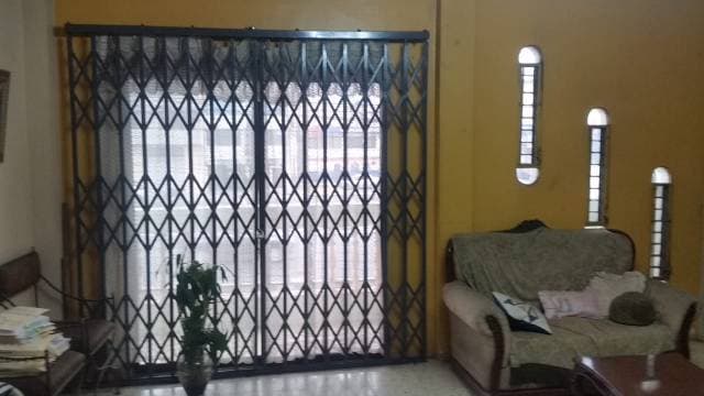Casa con 3 locales comerciales en la Av. 25 de Julio — foto 4
