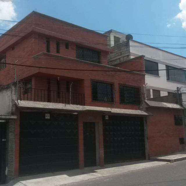 VENDO CASA POR MOTIVO DE VIAJE — foto 1