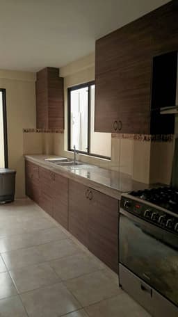 Vendo depto Via Samborondon sector almacenes Boyaca con 3 hab y parqueos