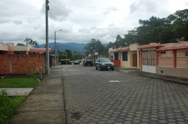 CASA CON EXCELENTES TERMINADOS EN URBANIZACION PRIVADA — foto 2