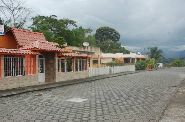 CASA CON EXCELENTES TERMINADOS EN URBANIZACION PRIVADA — foto 3