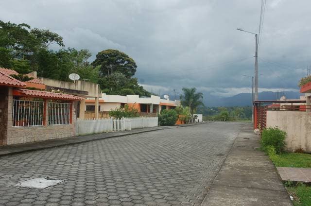 CASA CON EXCELENTES TERMINADOS EN URBANIZACION PRIVADA — foto 4