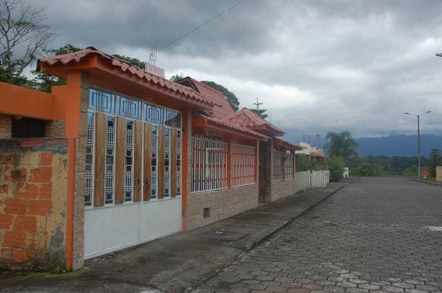 CASA CON EXCELENTES TERMINADOS EN URBANIZACION PRIVADA — foto 8