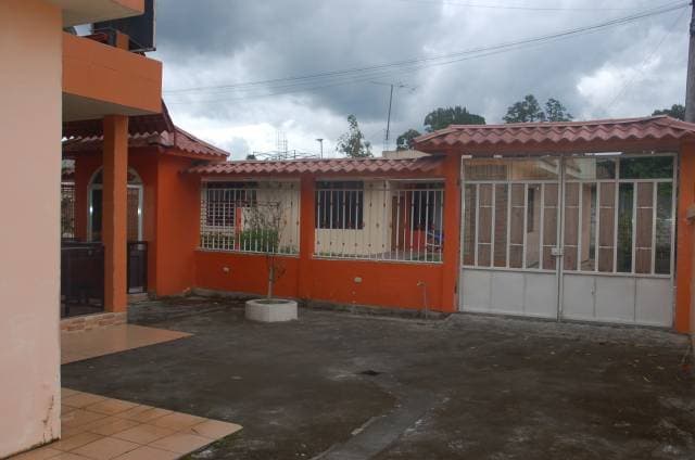 CASA CON EXCELENTES TERMINADOS EN URBANIZACION PRIVADA — foto 9