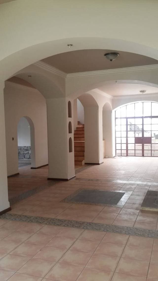 HERMOSA CASA ESTILO MEDITERRANEA EN RENTA — foto 1