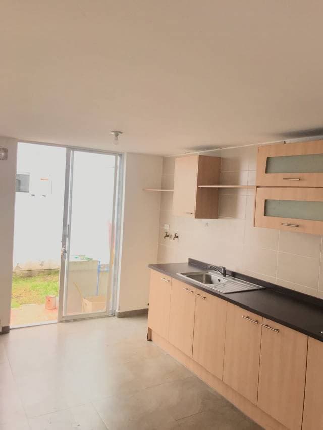 ALQUILO MODERNA CASA ATERRAZADA CON VISTA PRIVILEGIADA — foto 5