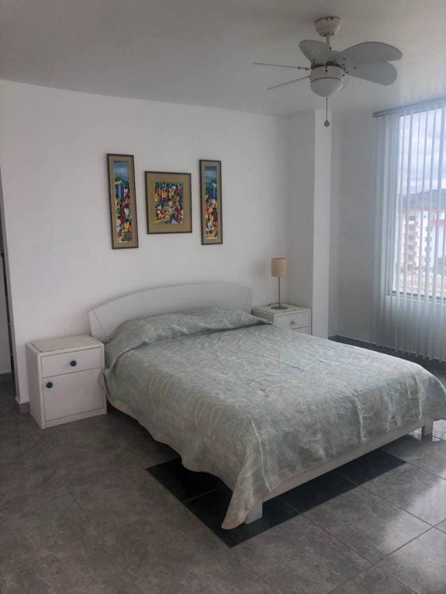 Arriendo departamento amoblado en Tonsupa — foto 3