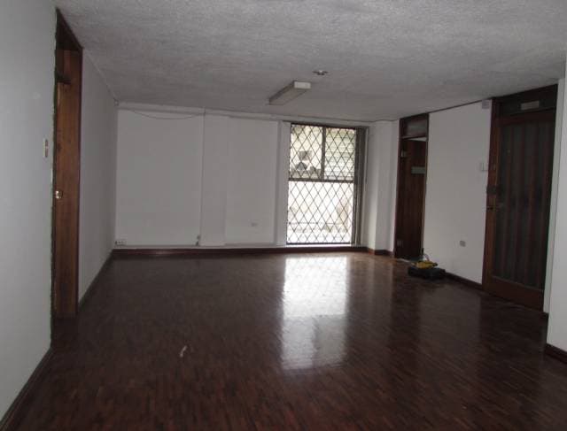 EDIFICIO EN VENTA 2100m2  AV. 6 DE DICIEMBRE SECTOR MULTICENTRO — foto 3