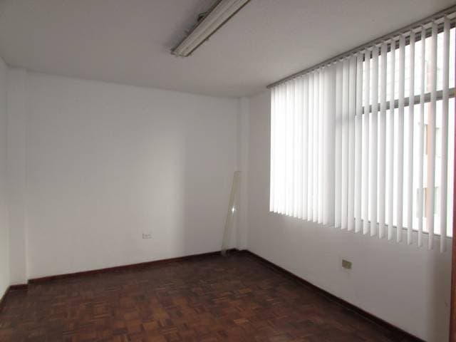 EDIFICIO EN VENTA 2100m2  AV. 6 DE DICIEMBRE SECTOR MULTICENTRO — foto 6