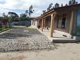 Se vende o recibe una casa del mismo valor.