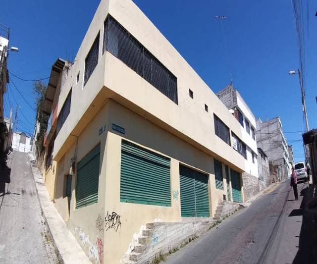 EN VENTA CASA ESQUINERA EN QUITO — foto 1