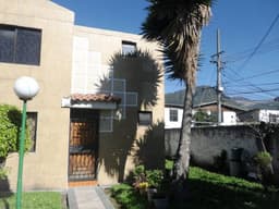 casa de 92 mt2, 4 dormitorios, (Solanda-Quito)