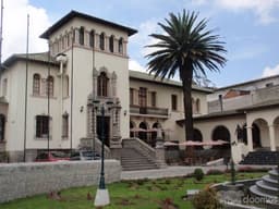 se vende hermosa propiedad, ideal para hoteleros, inversionistas, constructores, embajadas, clinicas, etc.