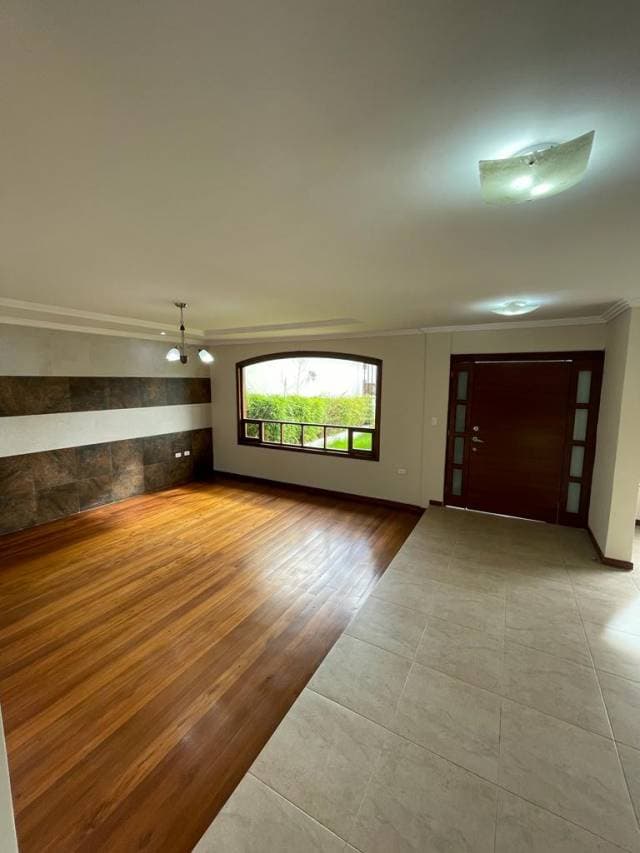 HERMOSA CASA EN VENTA / SECTOR CHALLUABANBA - CUENCA — foto 4