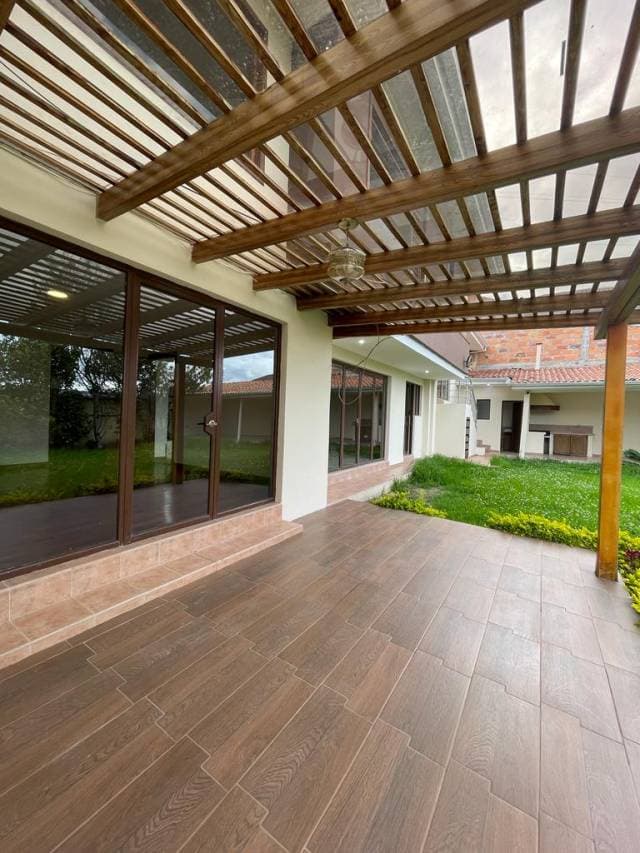 HERMOSA CASA EN VENTA / SECTOR CHALLUABANBA - CUENCA — foto 6