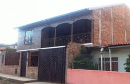 VENDO CASA A 4 CUADRAS DEL PARQUE CENTRAL DE VILCABAMBA