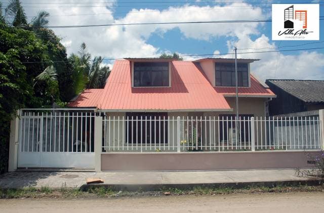 CASA AMPLIA EN SUCUA — foto 1