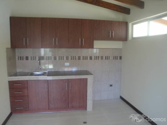Casa en arriendo en tumbaco — foto 1