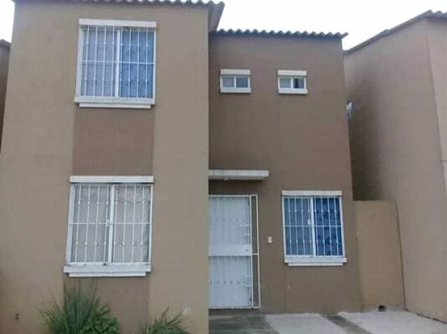 Linda villa de 2 pisos. Modelo palacio 4. — foto 1